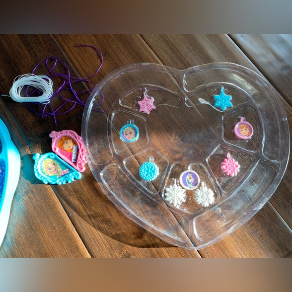 Disney Frozen Forever Friends Best Friends Jewelry Activity kit - Picture 2 of 9